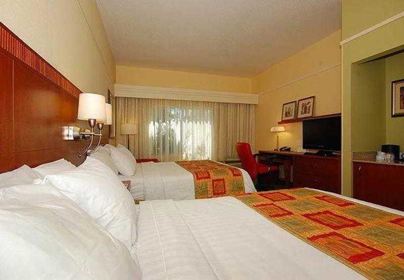 Courtyard By Marriott מרסד מראה חיצוני תמונה