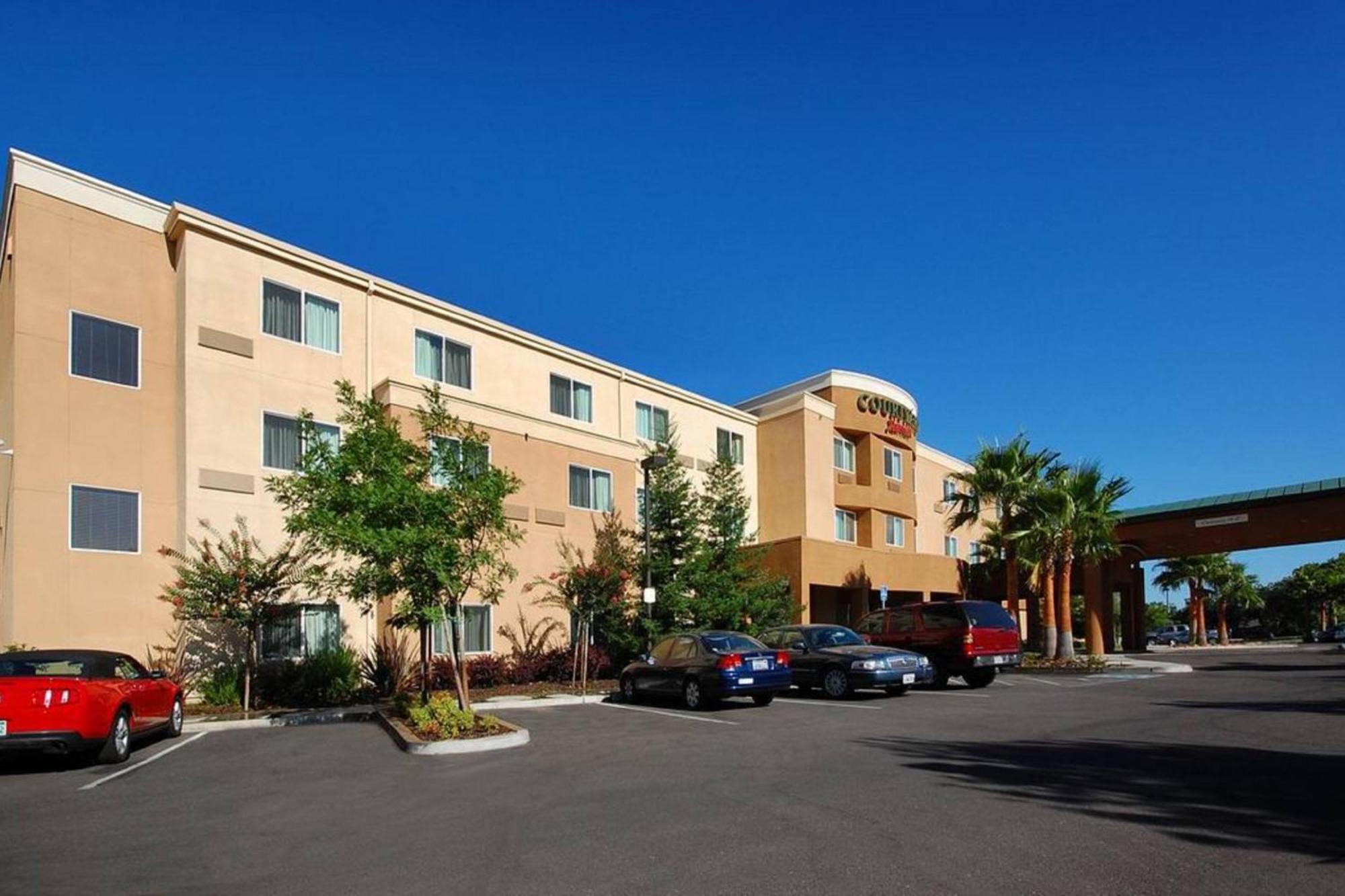 Courtyard By Marriott מרסד מראה חיצוני תמונה